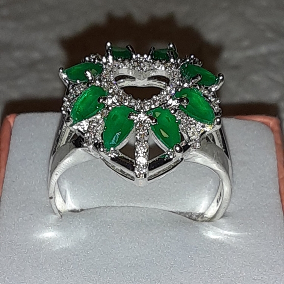 925 Silver Emerald heart ring size 10 - Picture 3 of 8